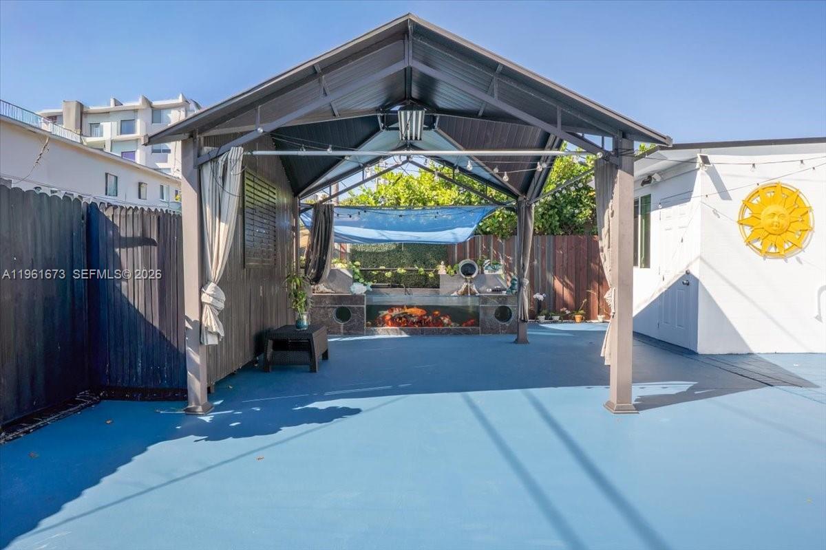 2400 SW 21st Ter Miami, FL 33145