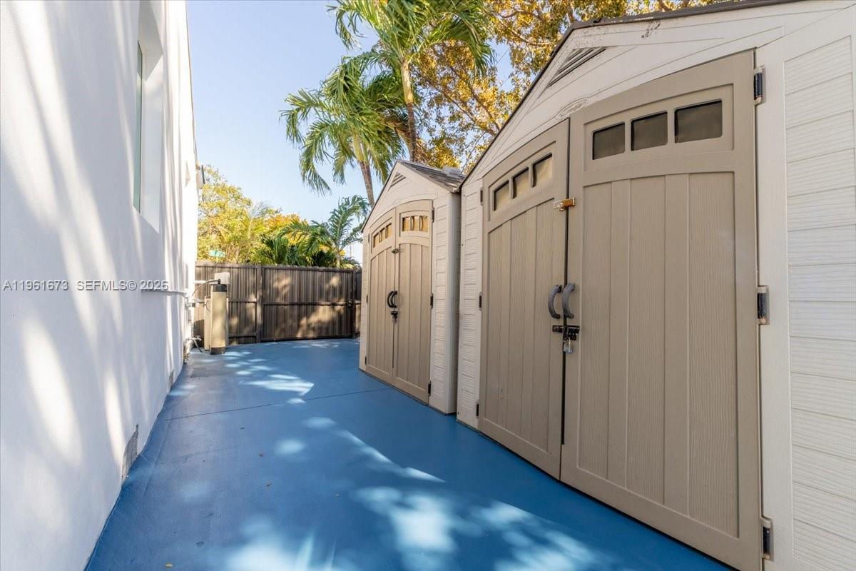 2400 SW 21st Ter Miami, FL 33145