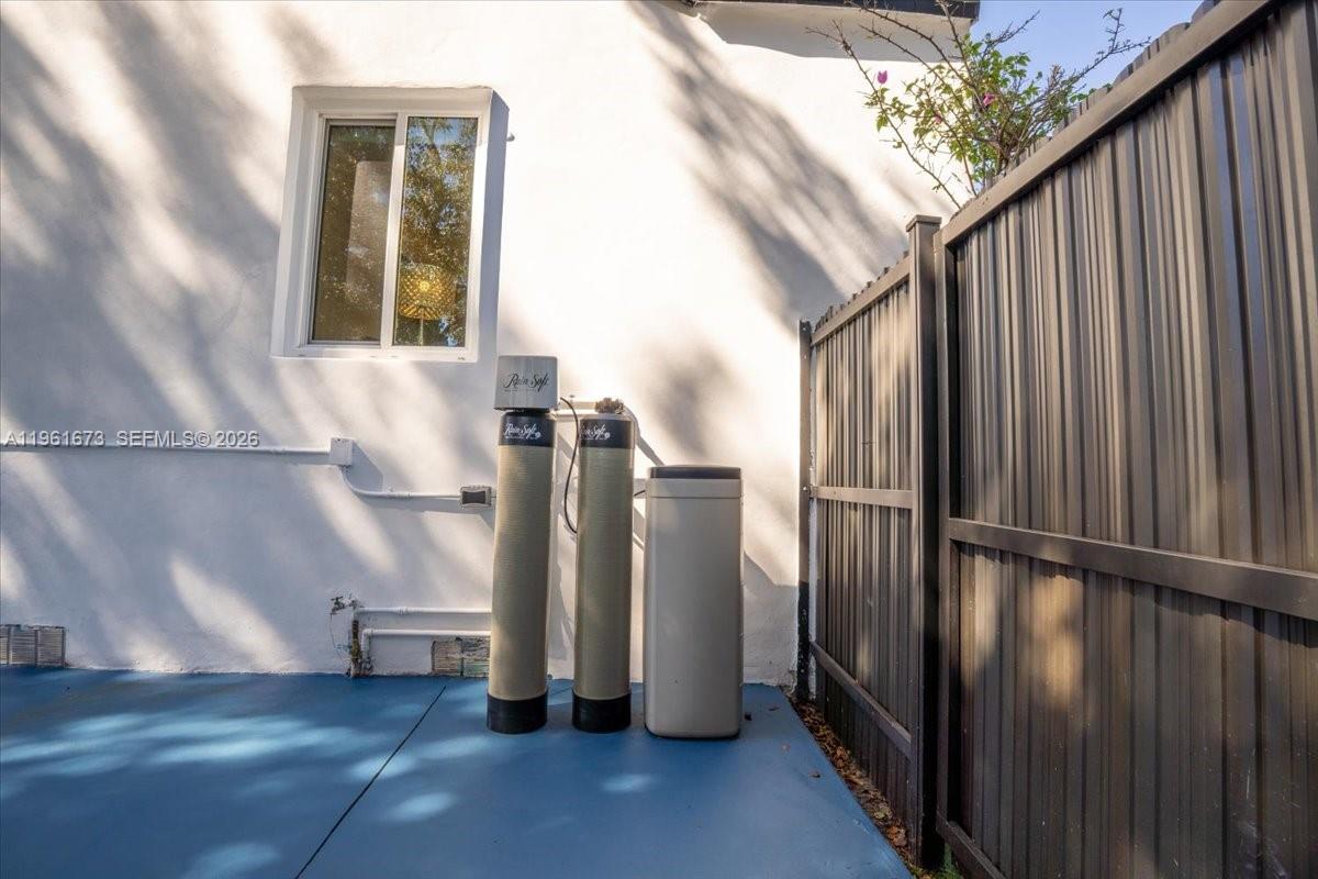 2400 SW 21st Ter Miami, FL 33145