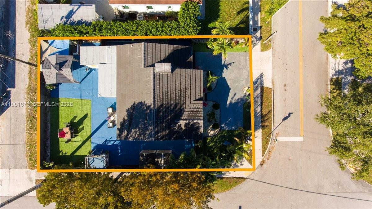 2400 SW 21st Ter Miami, FL 33145