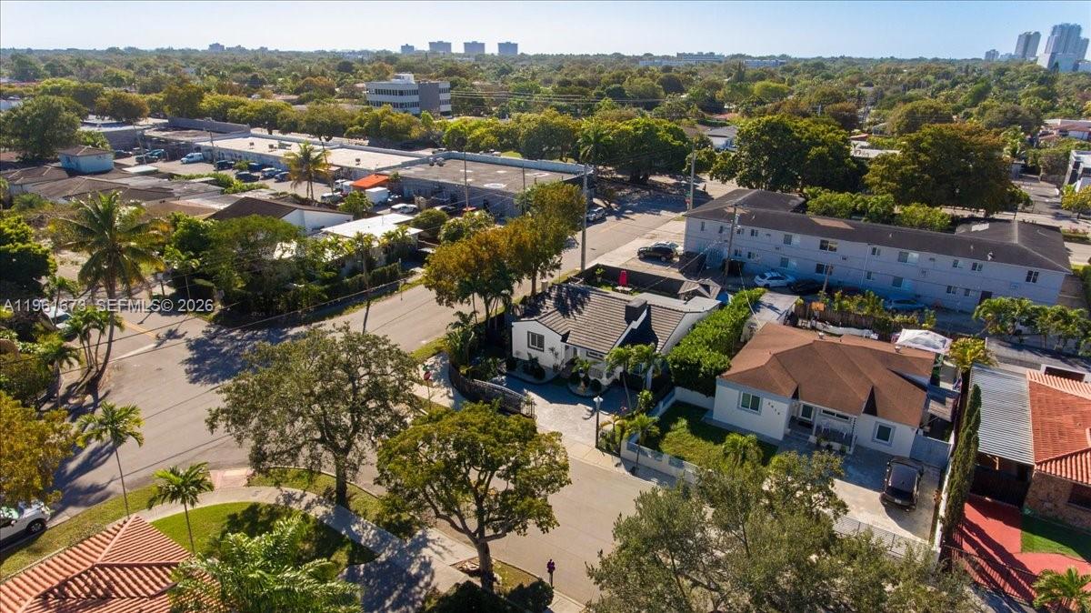 2400 SW 21st Ter Miami, FL 33145