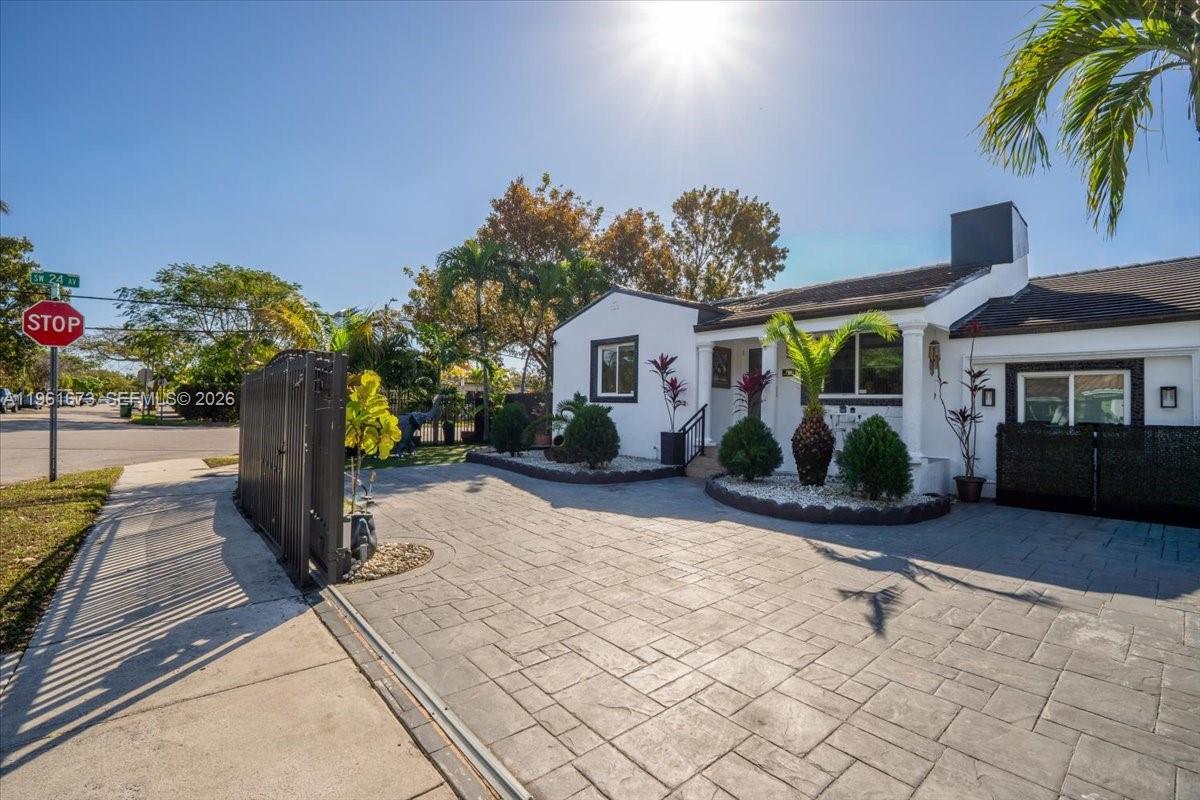 2400 SW 21st Ter Miami, FL 33145