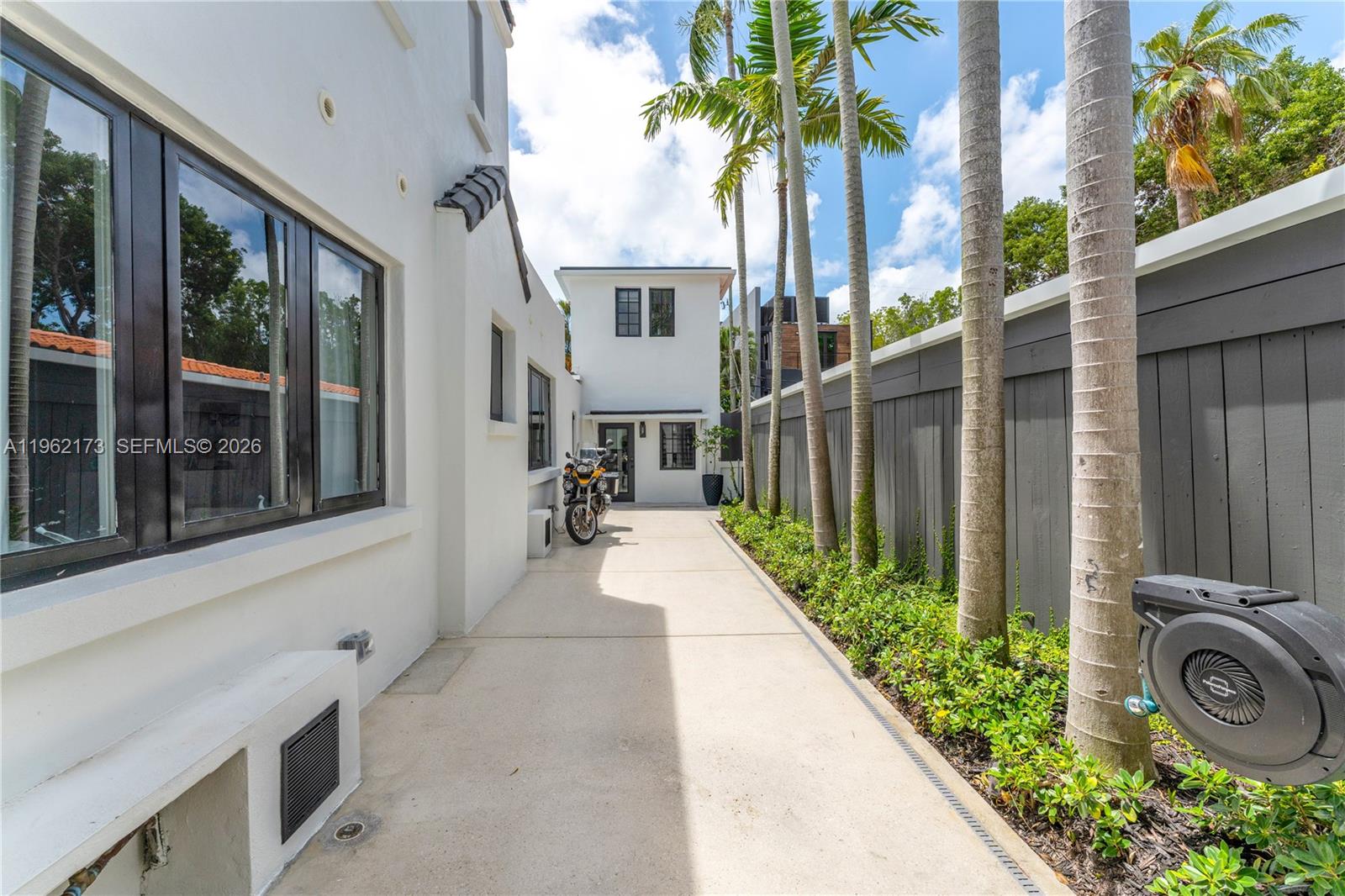 1826 Fairhaven Pl Miami, FL 33133