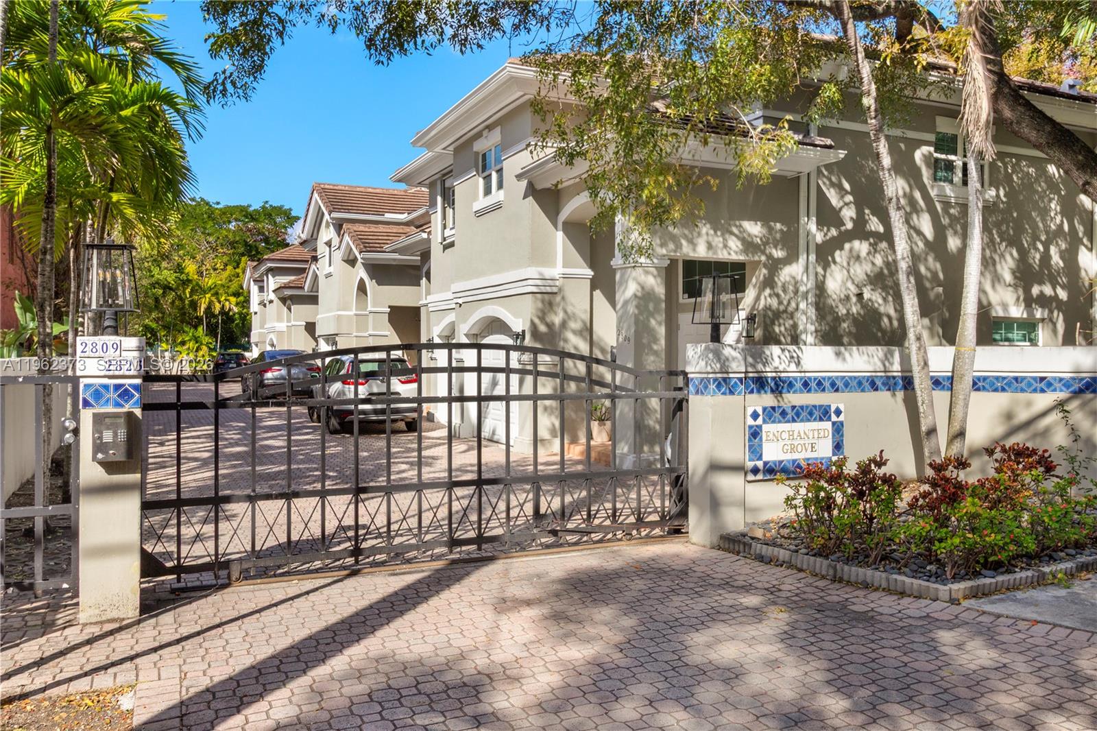 2813 Day Ave #2813 Miami, FL 33133