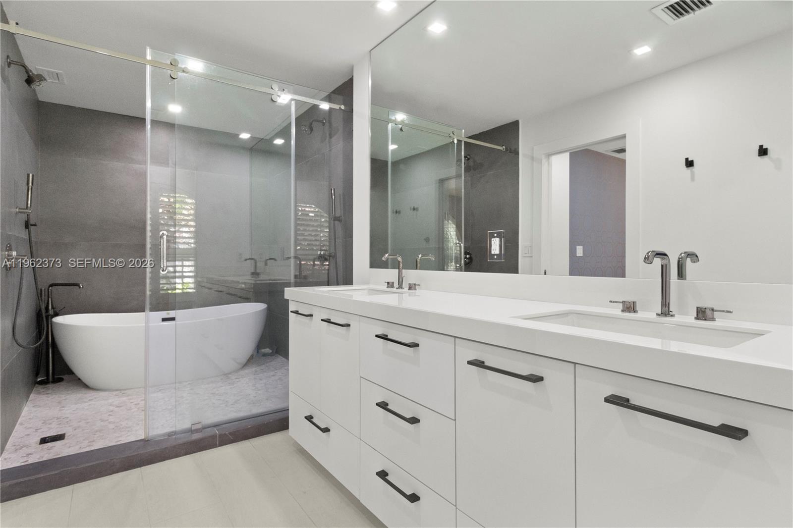 2813 Day Ave #2813 Miami, FL 33133