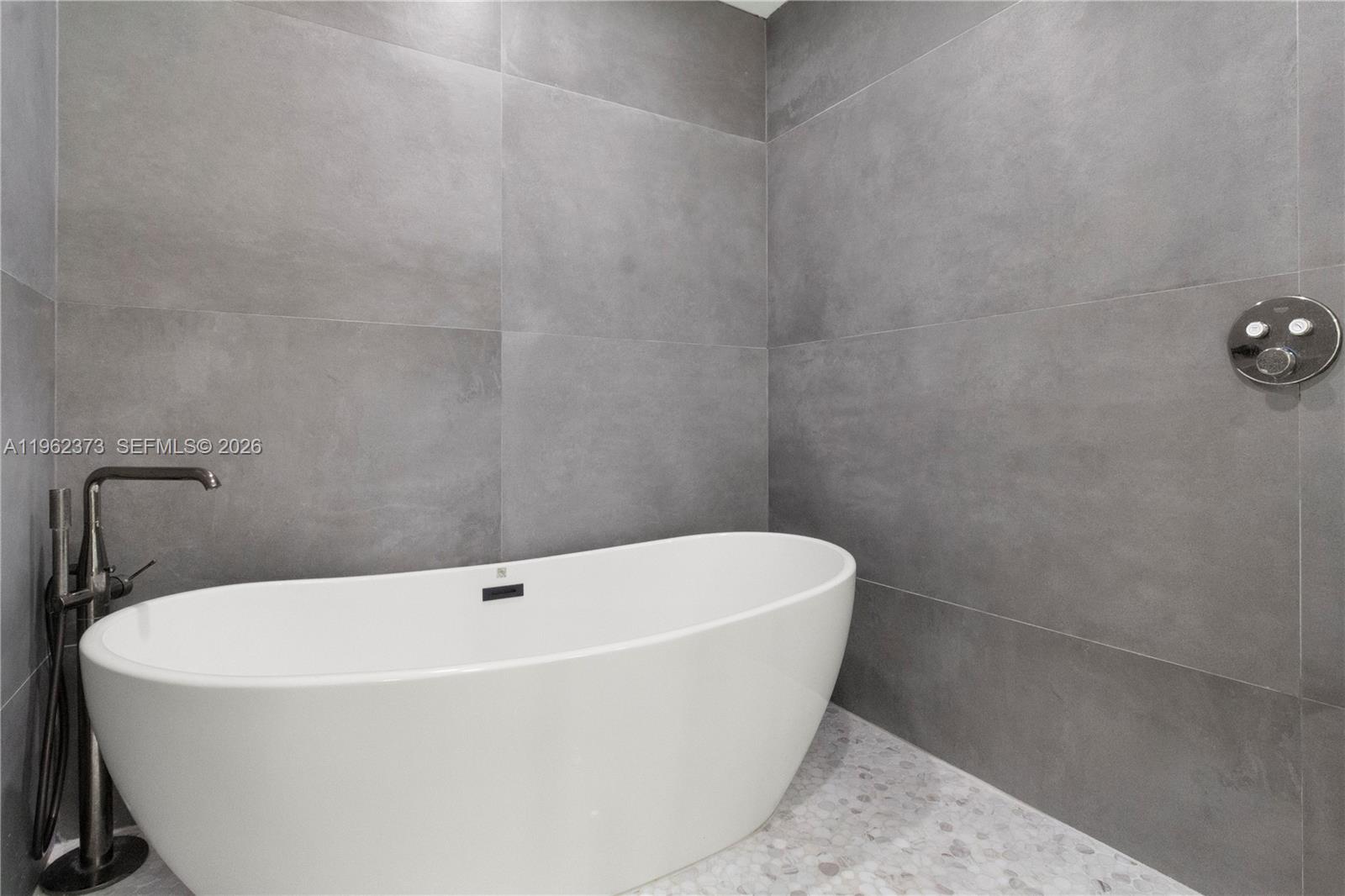 2813 Day Ave #2813 Miami, FL 33133