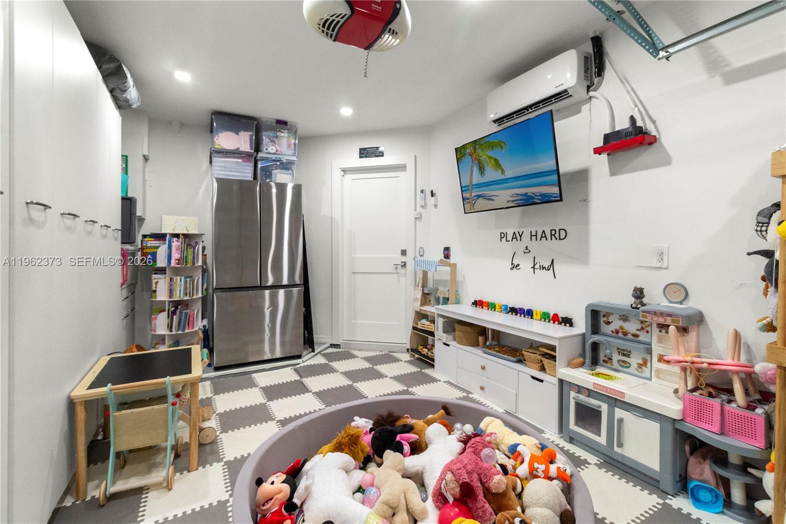 2813 Day Ave #2813 Miami, FL 33133