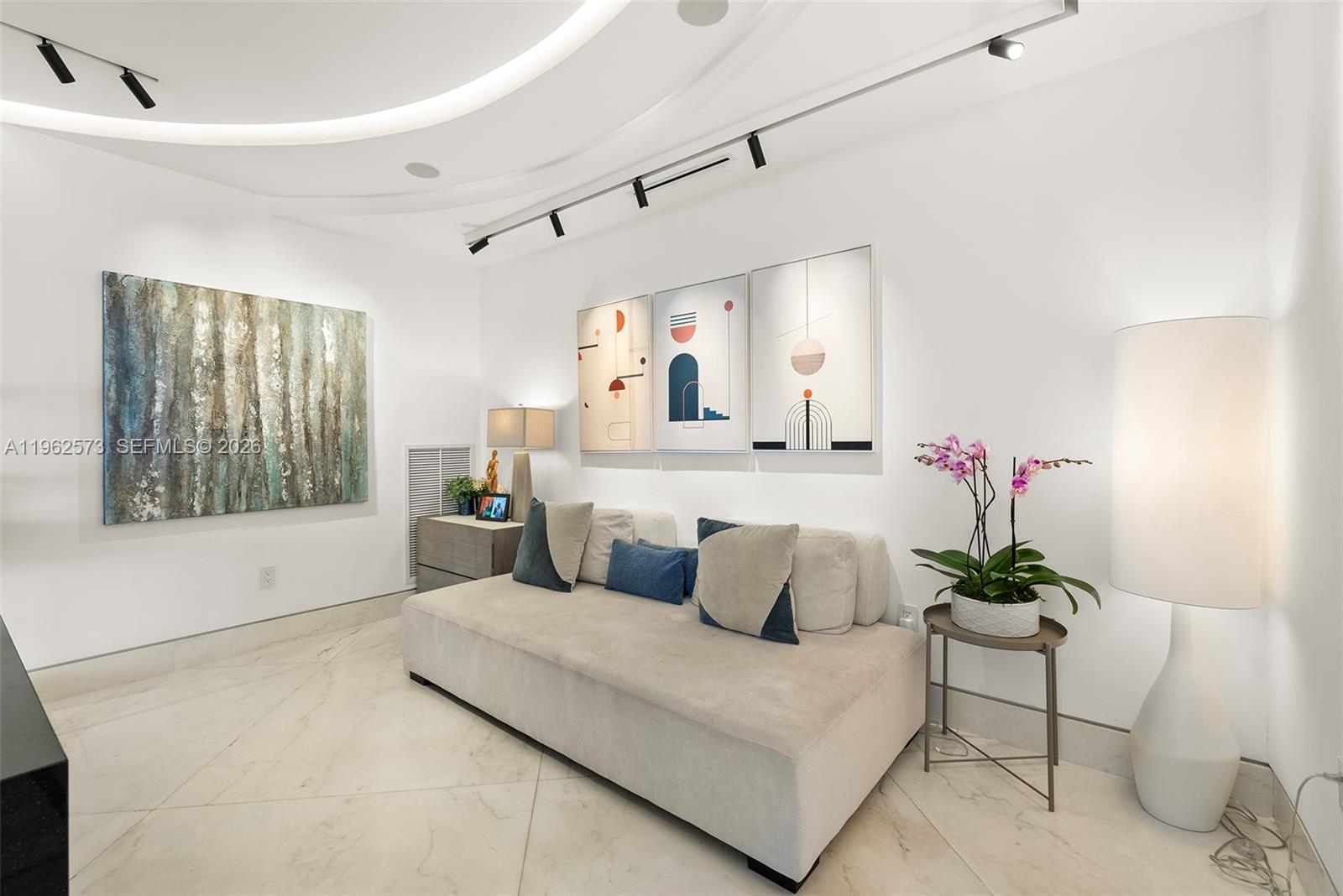 747 Crandon Blvd #409 Key Biscayne, FL 33149