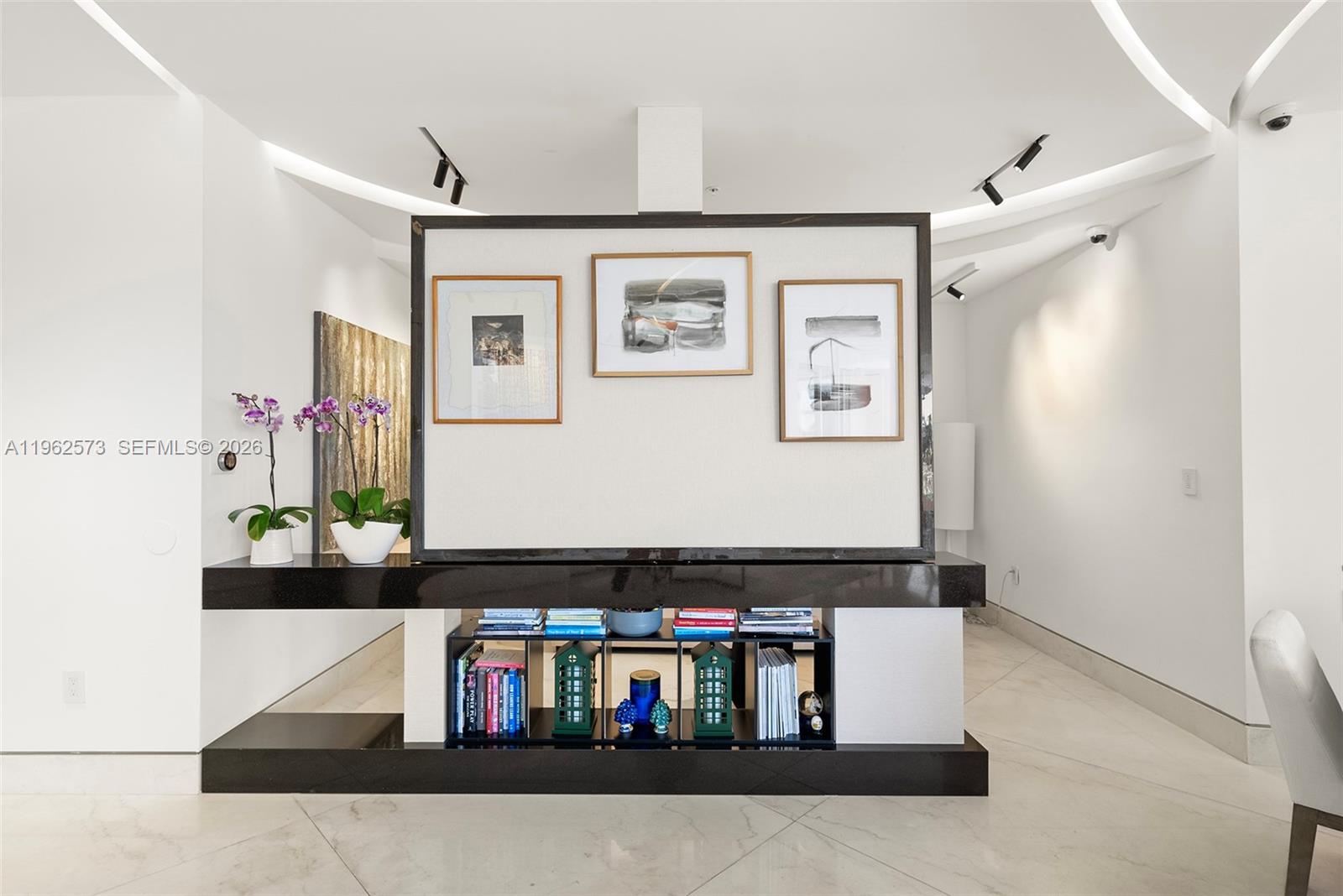 747 Crandon Blvd #409 Key Biscayne, FL 33149