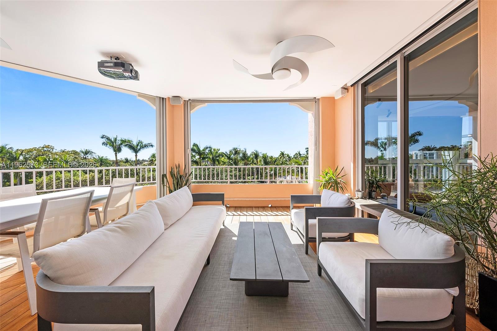 747 Crandon Blvd #409 Key Biscayne, FL 33149