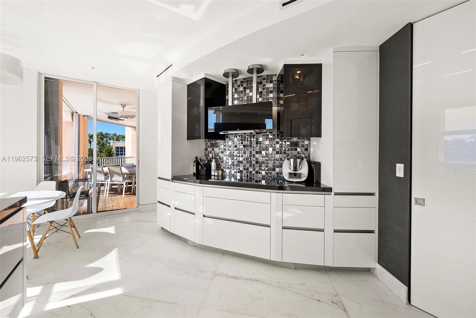 747 Crandon Blvd #409 Key Biscayne, FL 33149