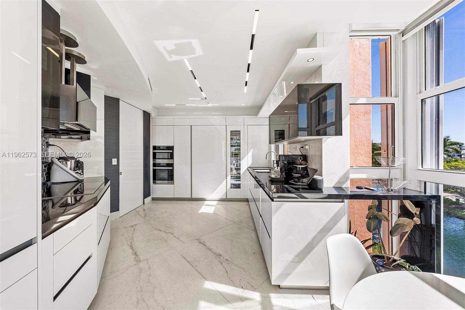 747 Crandon Blvd #409 Key Biscayne, FL 33149