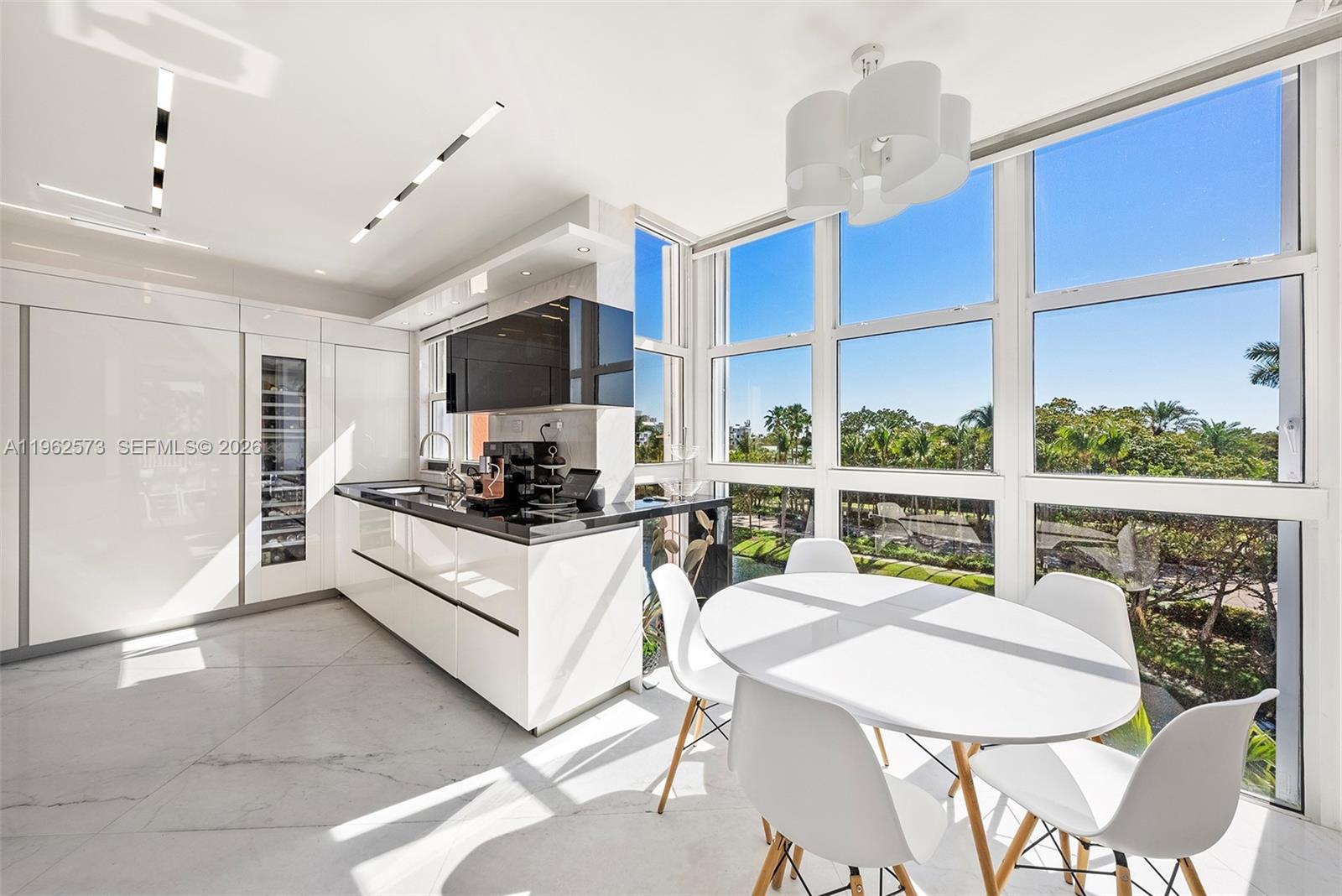 747 Crandon Blvd #409 Key Biscayne, FL 33149