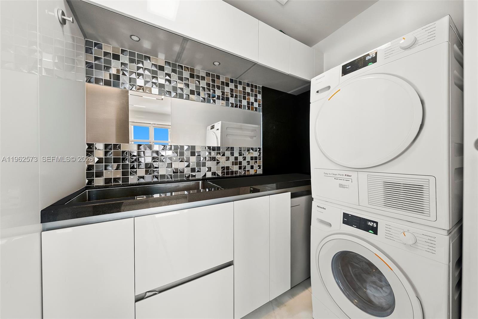 747 Crandon Blvd #409 Key Biscayne, FL 33149