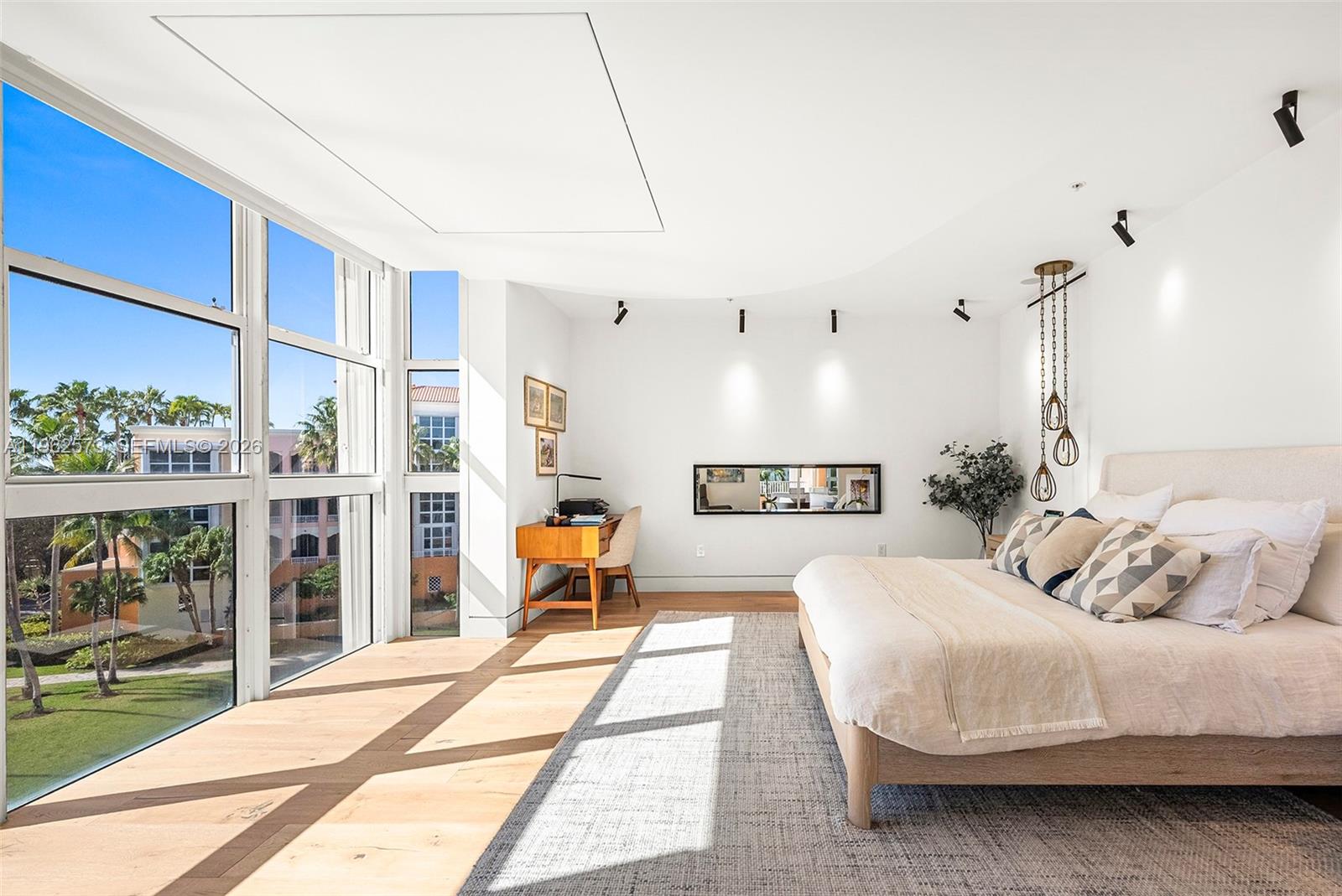 747 Crandon Blvd #409 Key Biscayne, FL 33149