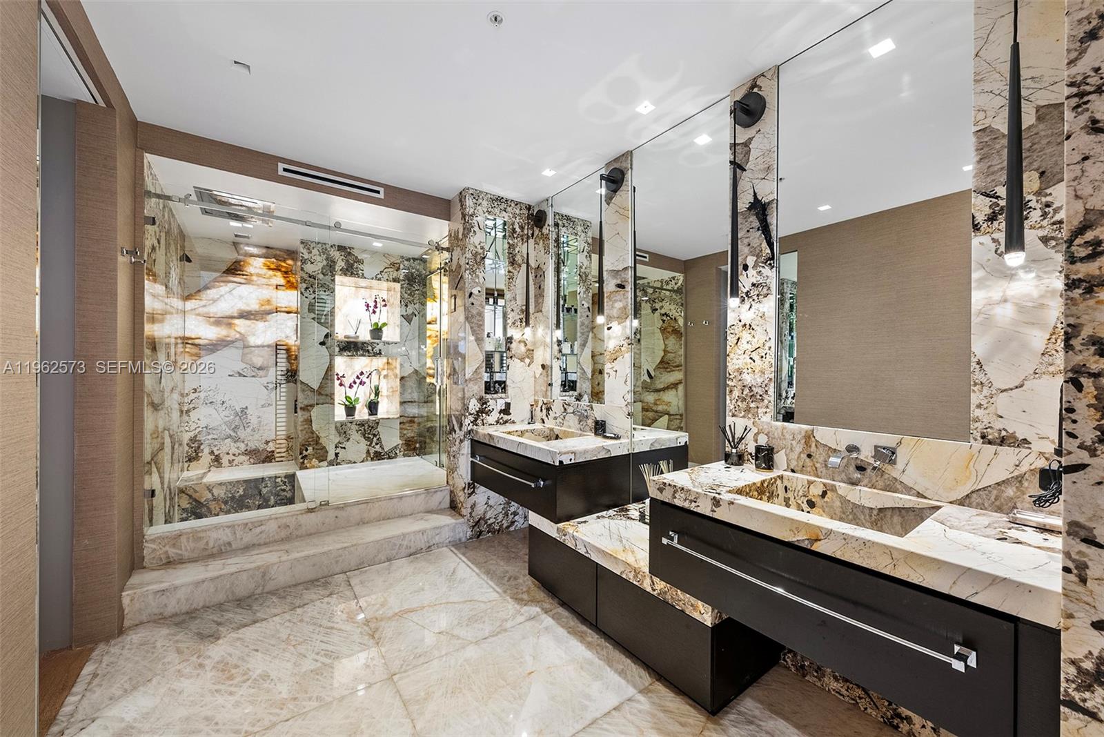 747 Crandon Blvd #409 Key Biscayne, FL 33149