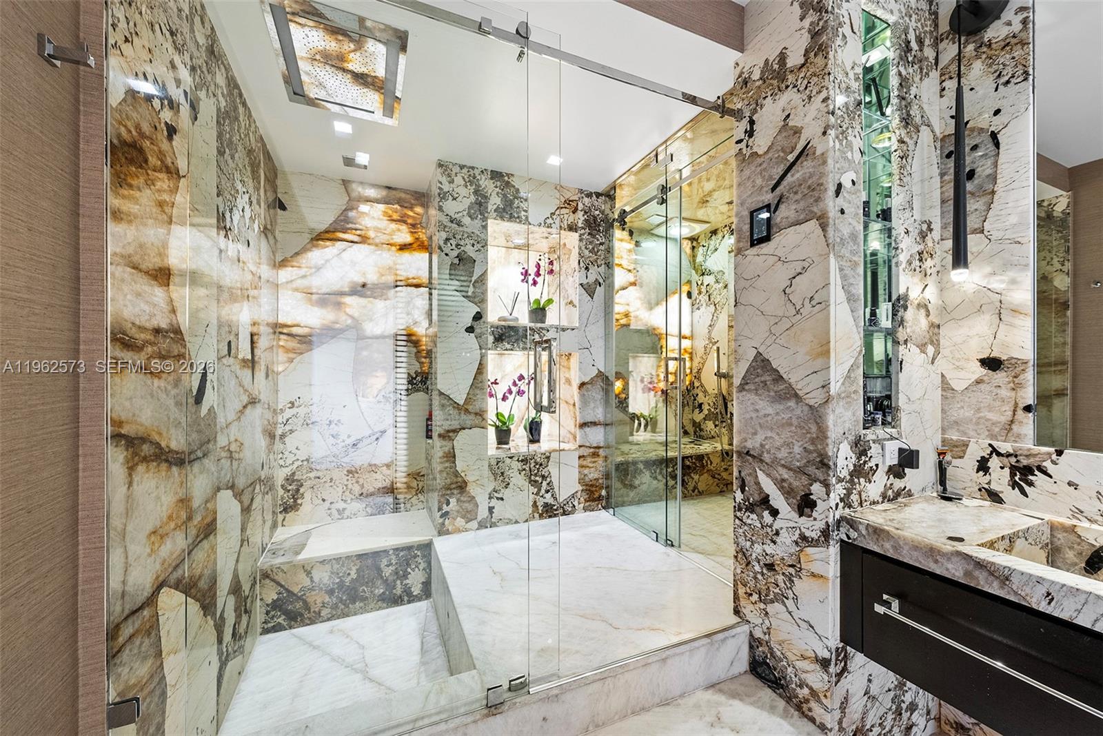 747 Crandon Blvd #409 Key Biscayne, FL 33149