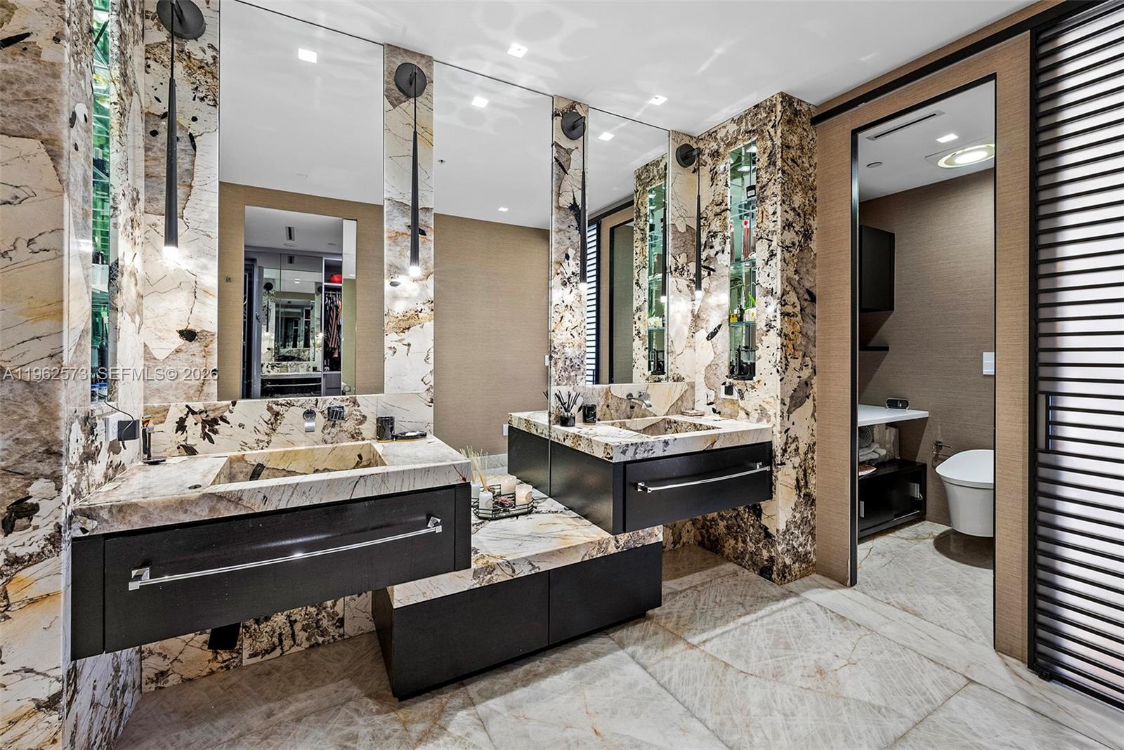 747 Crandon Blvd #409 Key Biscayne, FL 33149