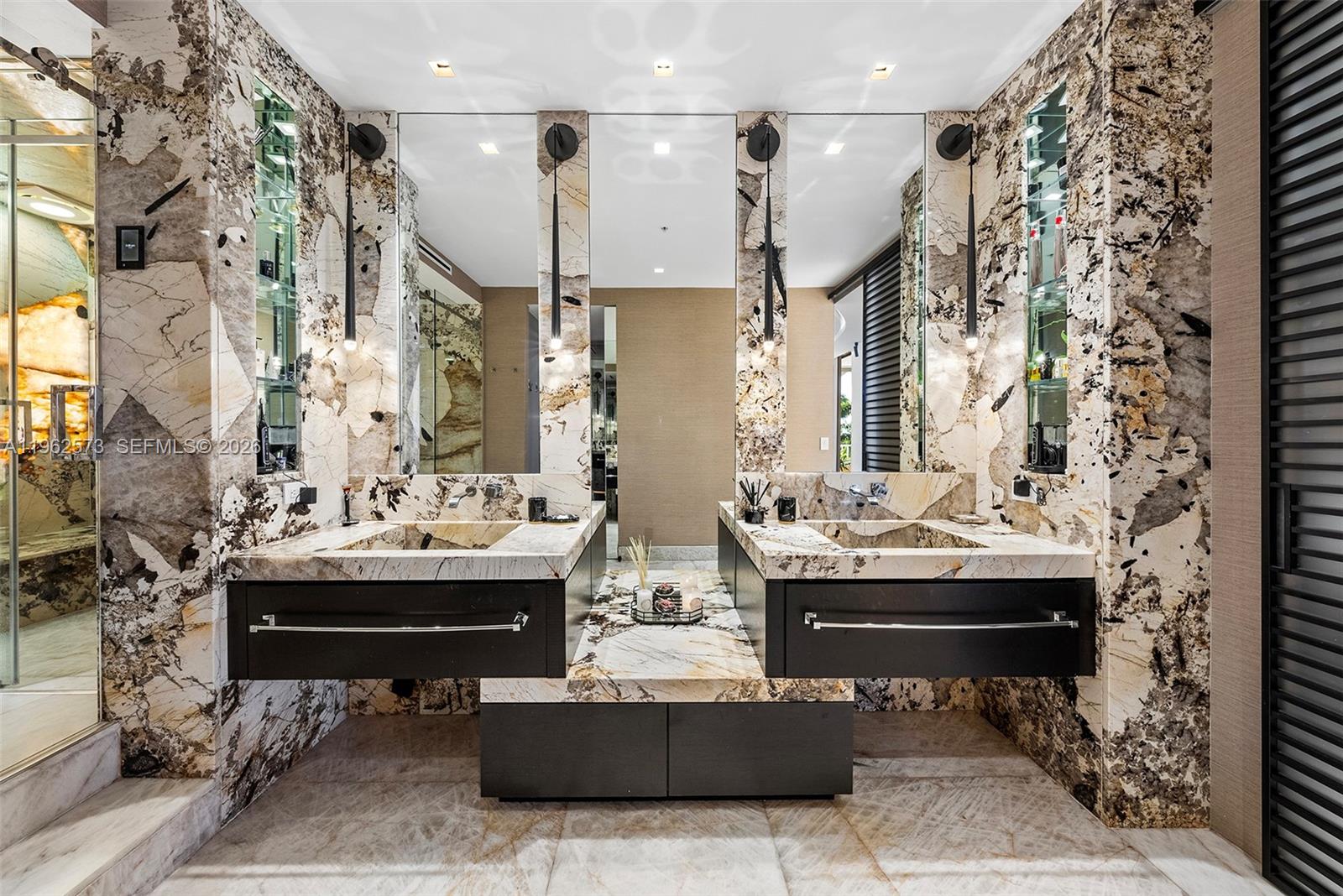 747 Crandon Blvd #409 Key Biscayne, FL 33149