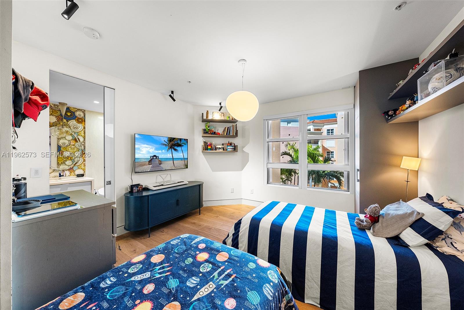 747 Crandon Blvd #409 Key Biscayne, FL 33149