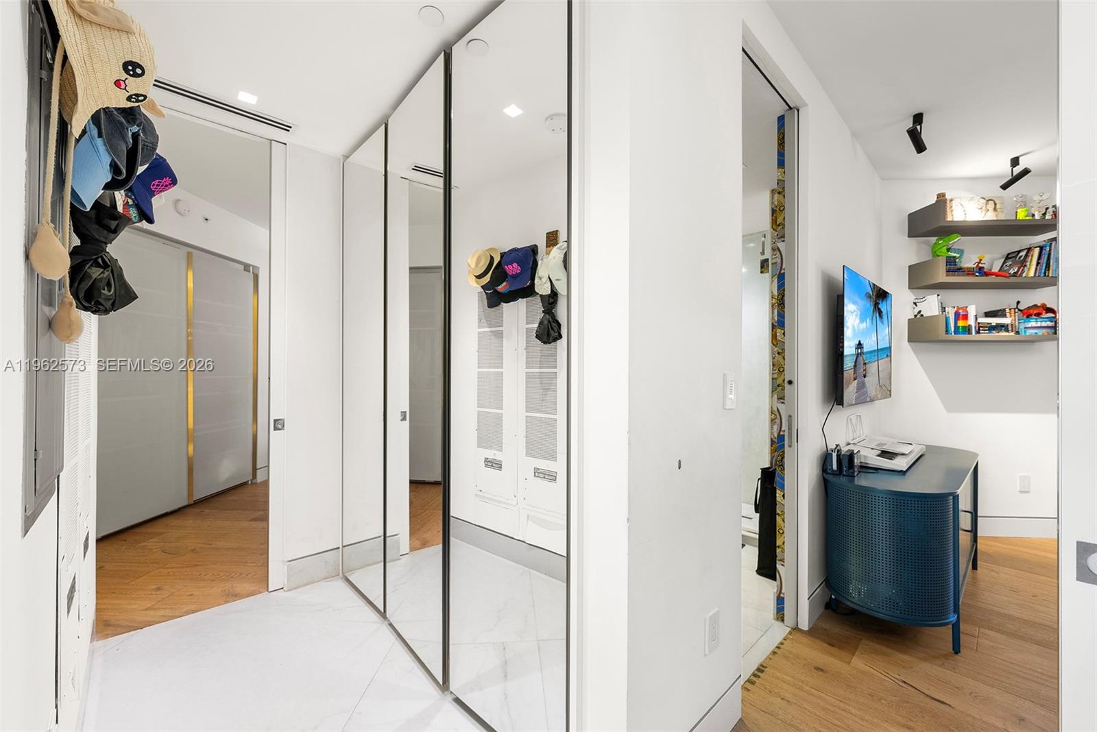 747 Crandon Blvd #409 Key Biscayne, FL 33149