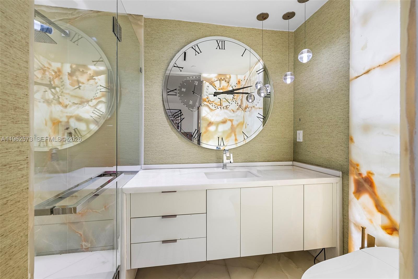 747 Crandon Blvd #409 Key Biscayne, FL 33149