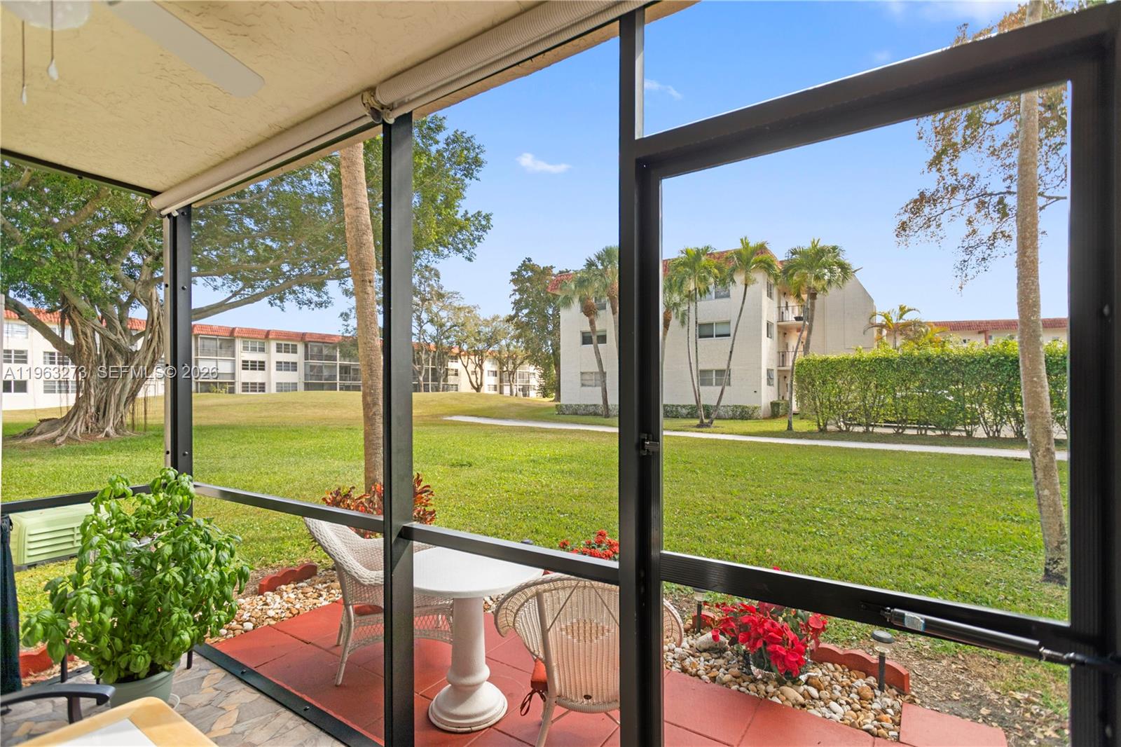 691 S Hollybrook Dr #26-105