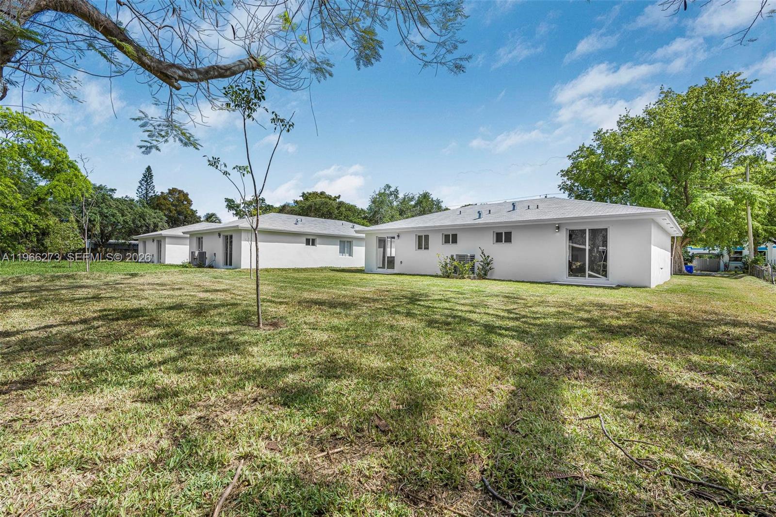 933 NW 50th St Miami, FL 33127