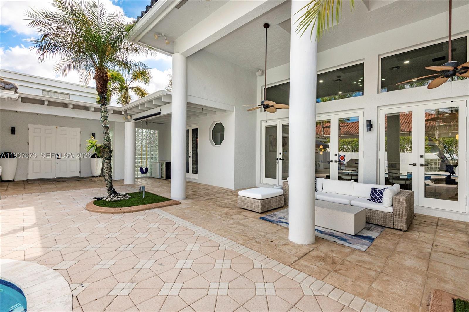 622 E Enclave Cir E Pembroke Pines, FL 33027