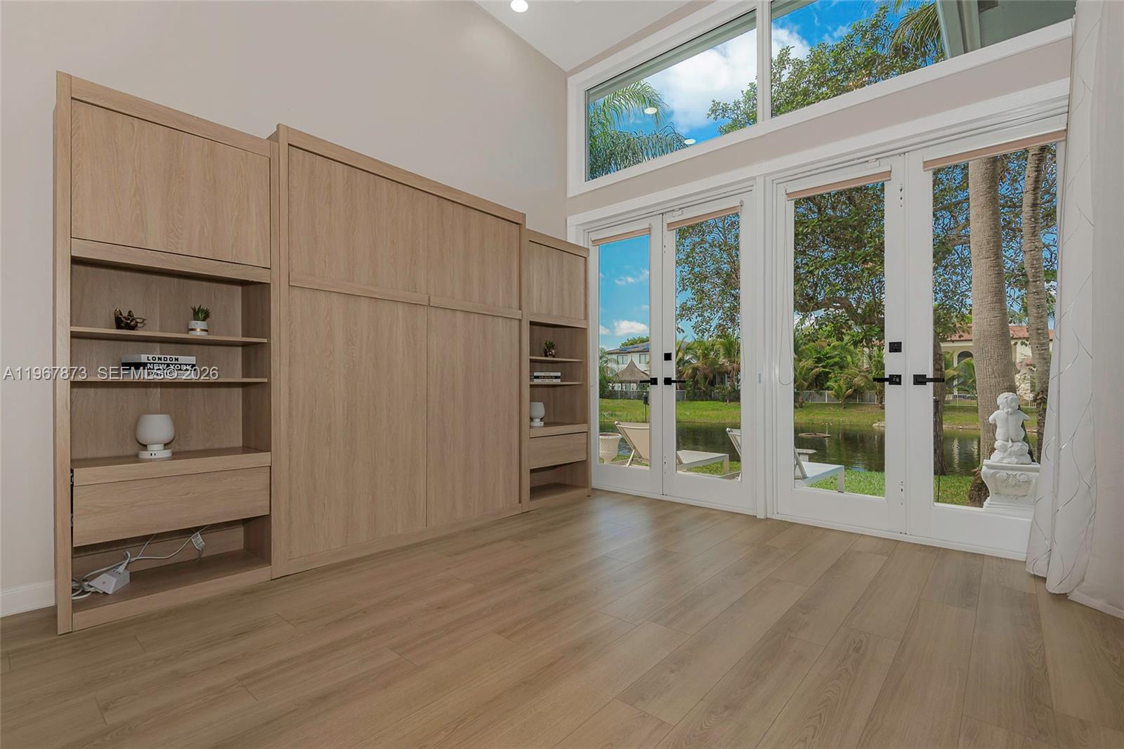 622 E Enclave Cir E Pembroke Pines, FL 33027