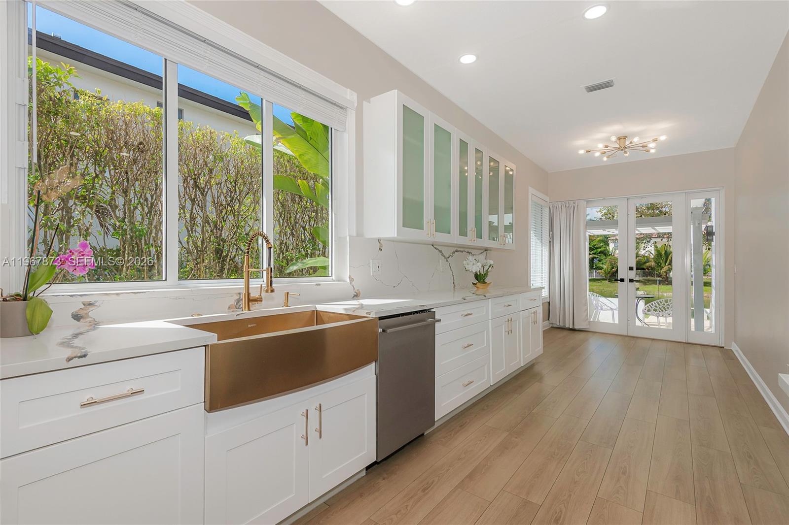 622 E Enclave Cir E Pembroke Pines, FL 33027