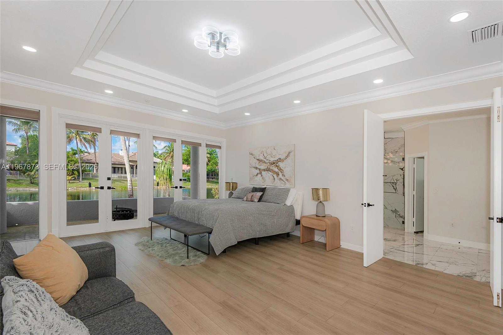 622 E Enclave Cir E Pembroke Pines, FL 33027