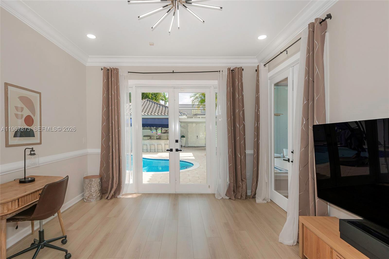 622 E Enclave Cir E Pembroke Pines, FL 33027