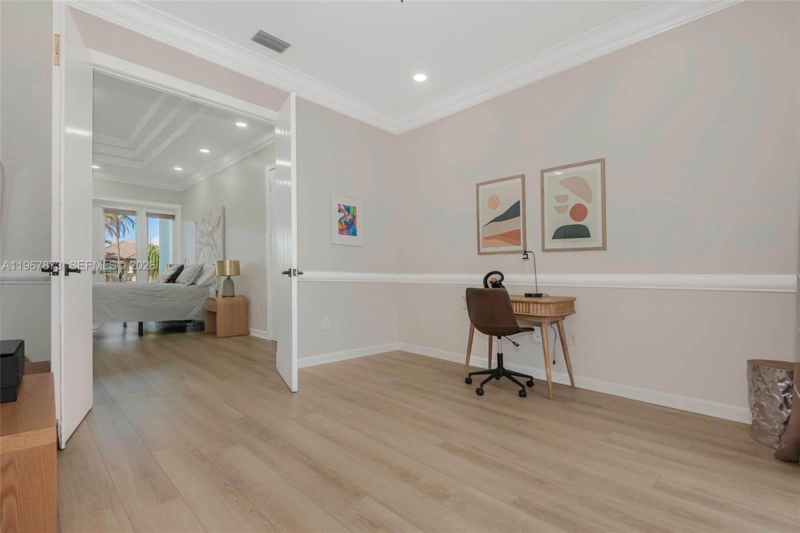 622 E Enclave Cir E Pembroke Pines, FL 33027