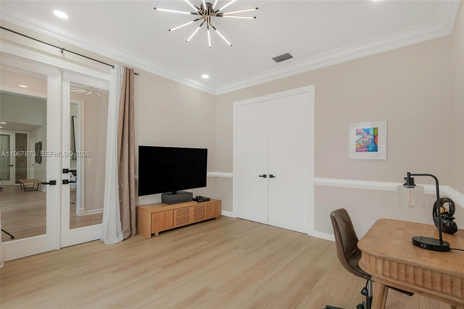 622 E Enclave Cir E Pembroke Pines, FL 33027