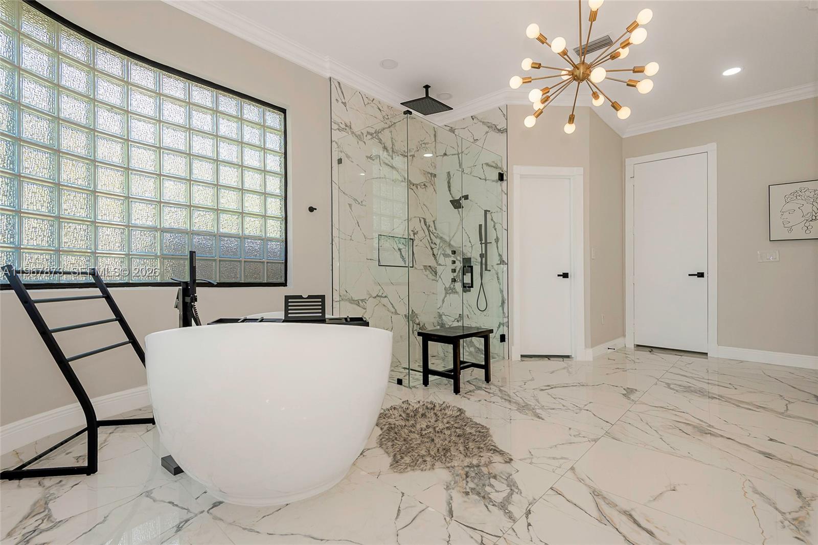 622 E Enclave Cir E Pembroke Pines, FL 33027