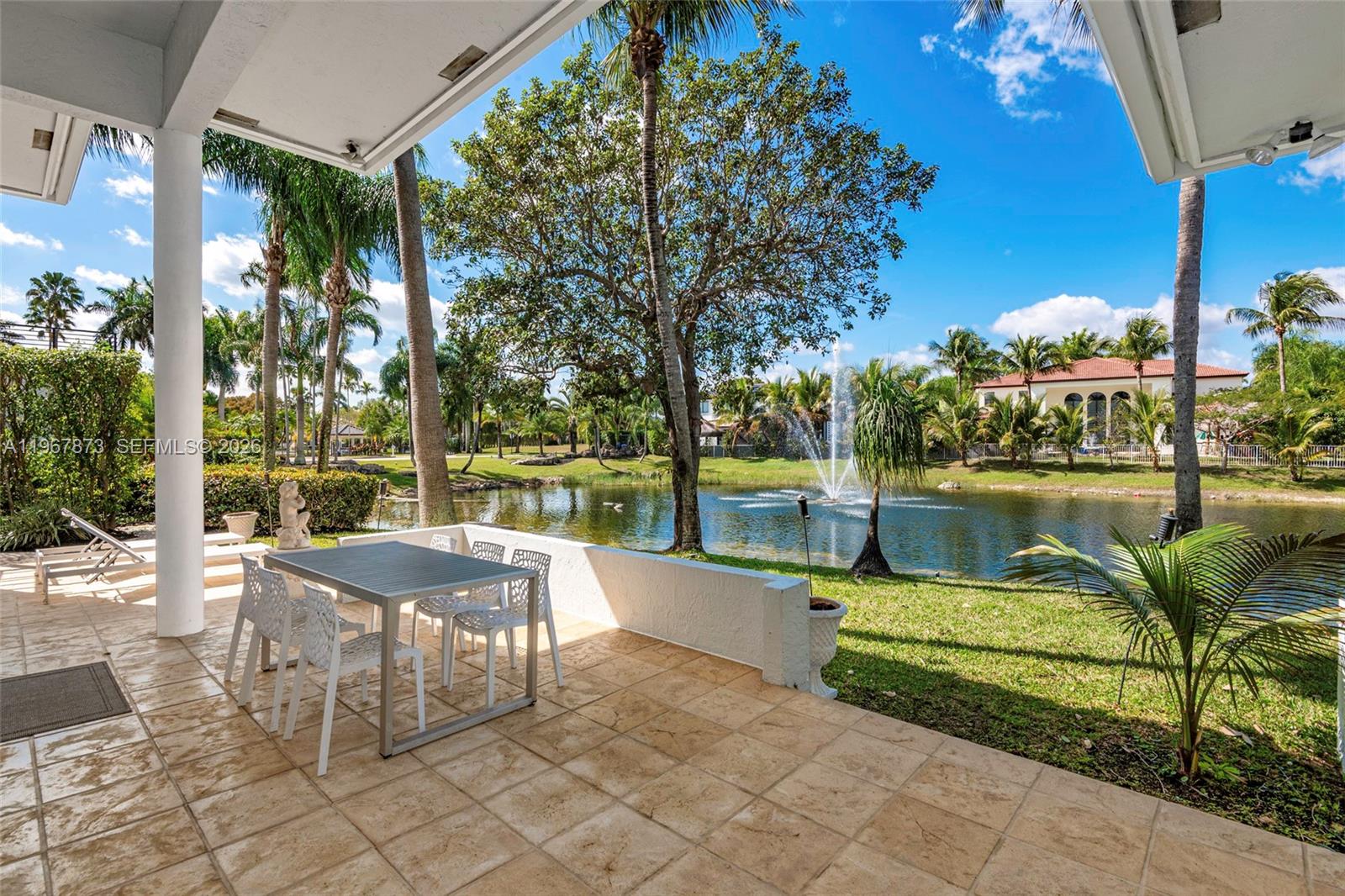 622 E Enclave Cir E Pembroke Pines, FL 33027