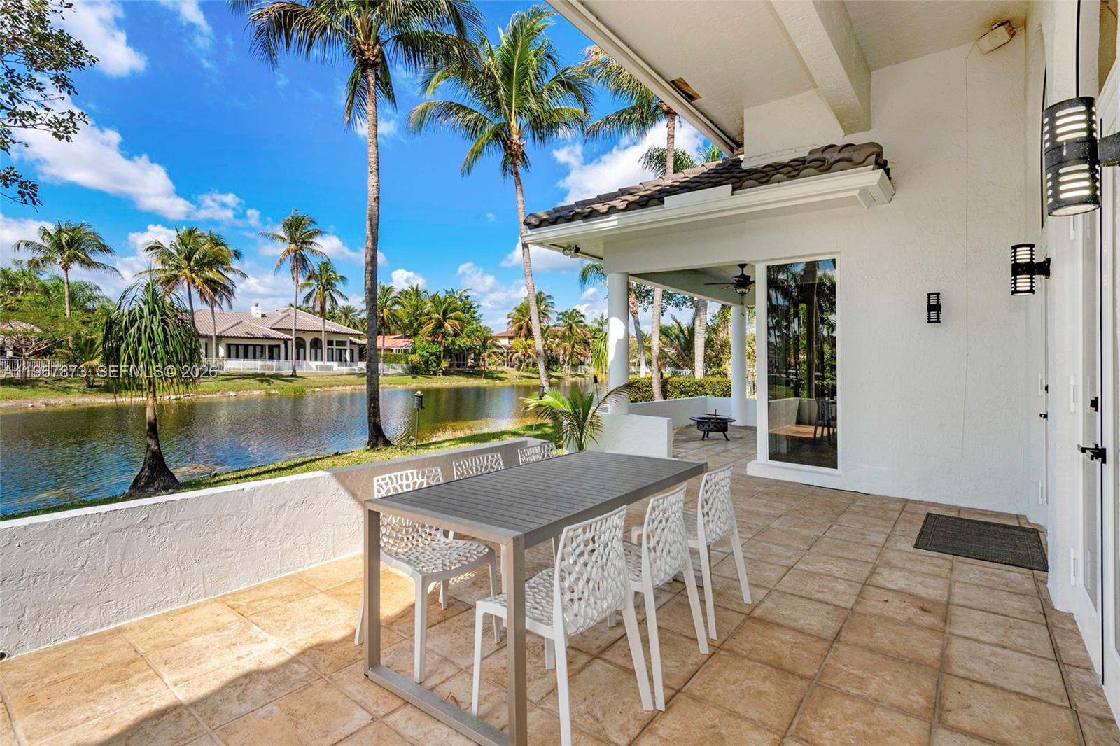 622 E Enclave Cir E Pembroke Pines, FL 33027