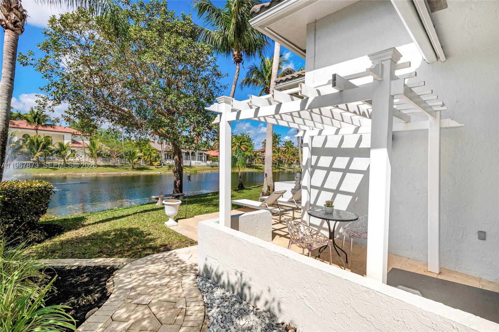 622 E Enclave Cir E Pembroke Pines, FL 33027