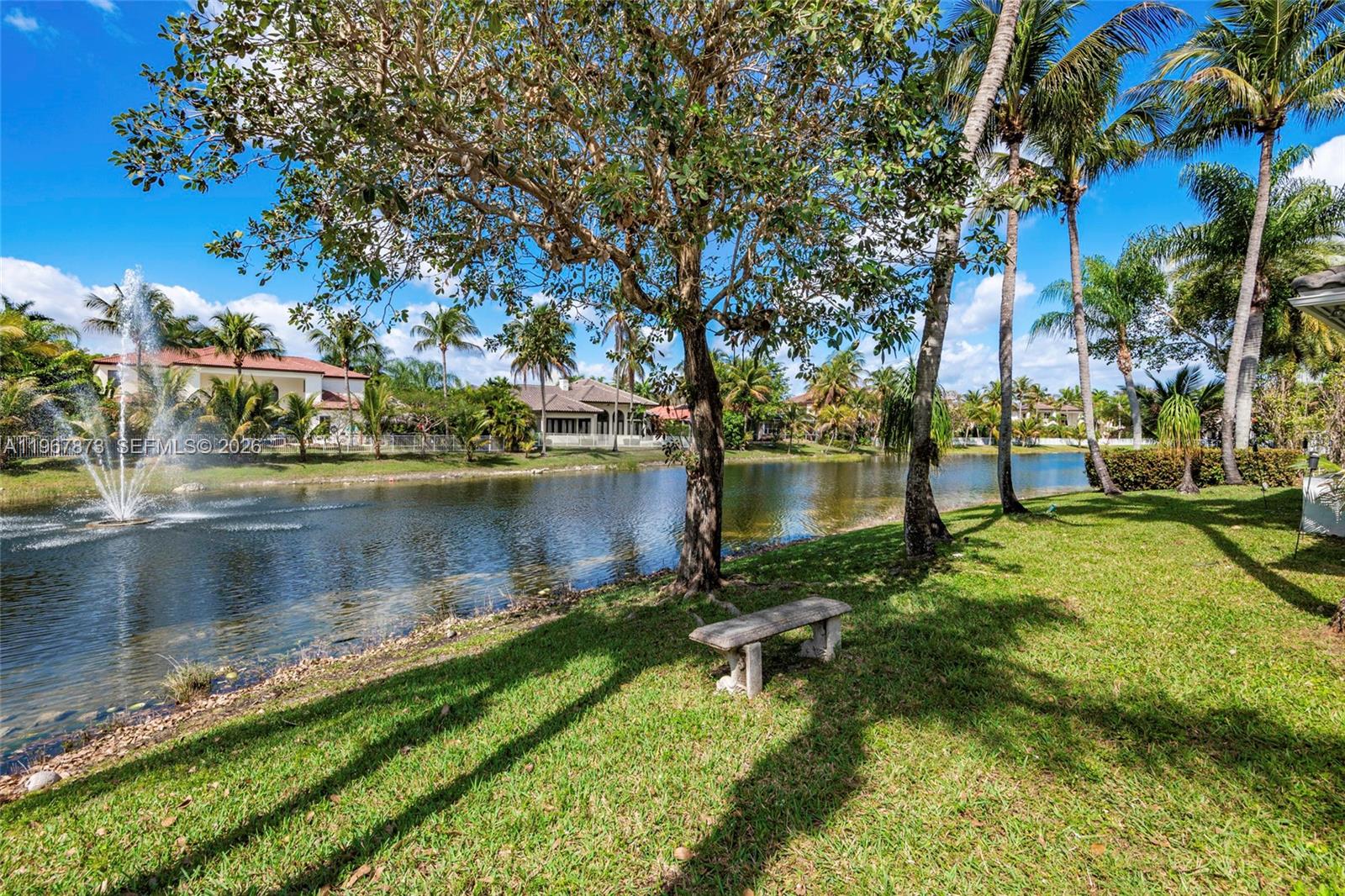 622 E Enclave Cir E Pembroke Pines, FL 33027