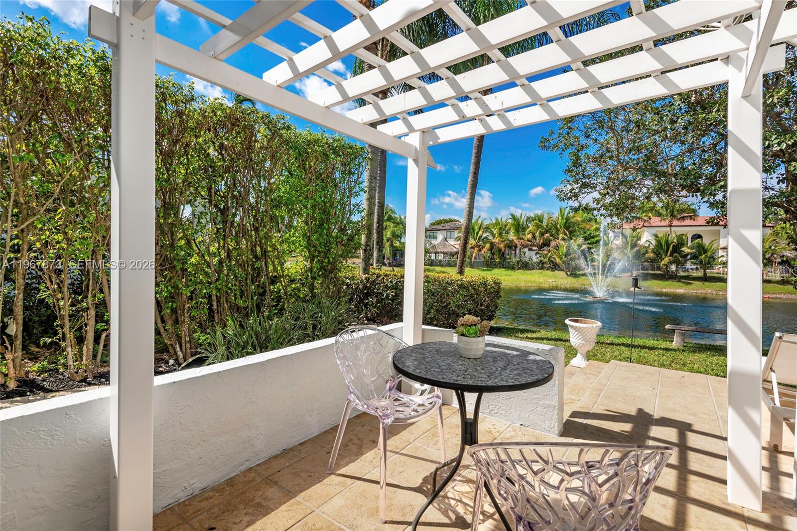 622 E Enclave Cir E Pembroke Pines, FL 33027