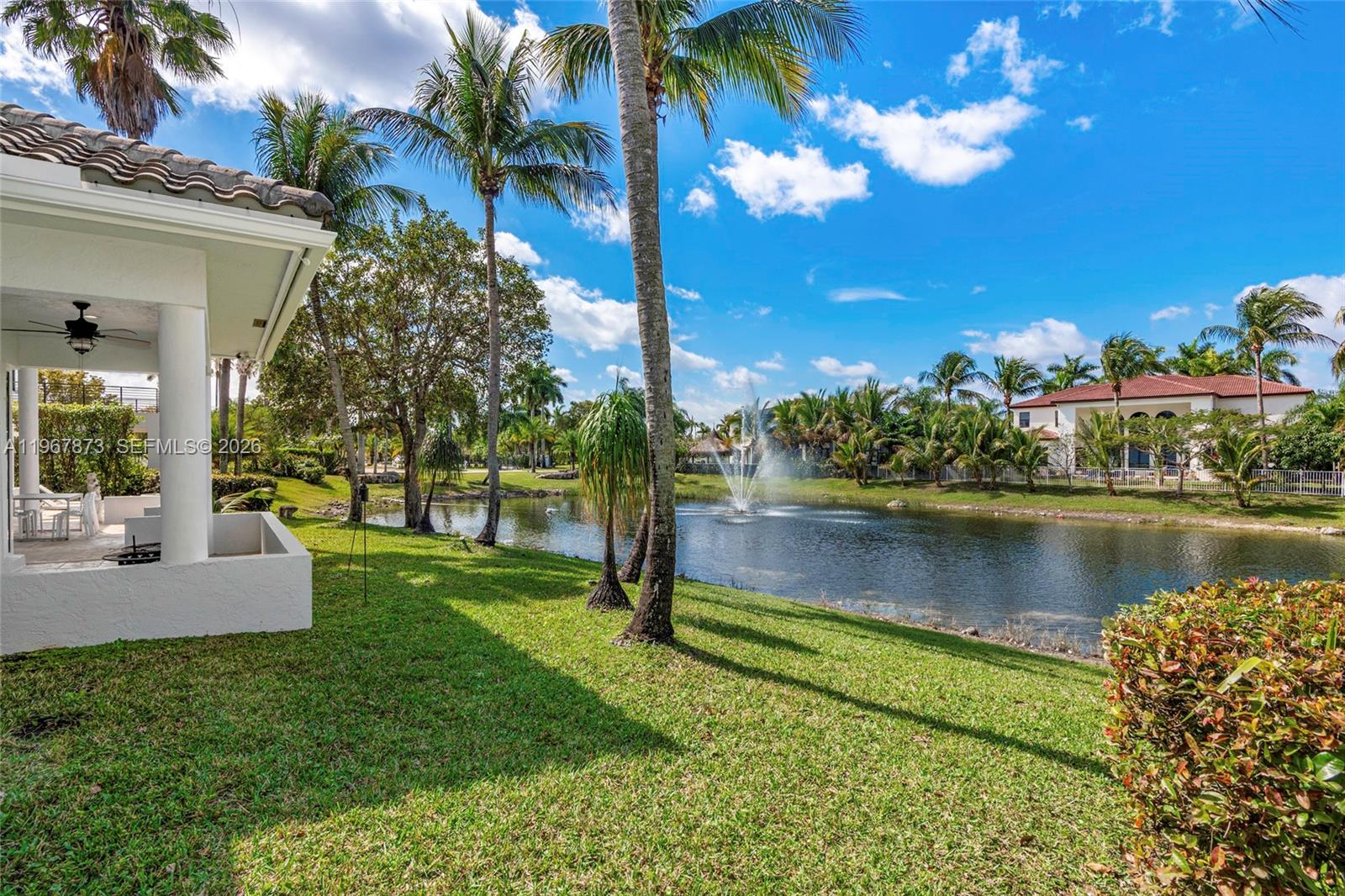 622 E Enclave Cir E Pembroke Pines, FL 33027