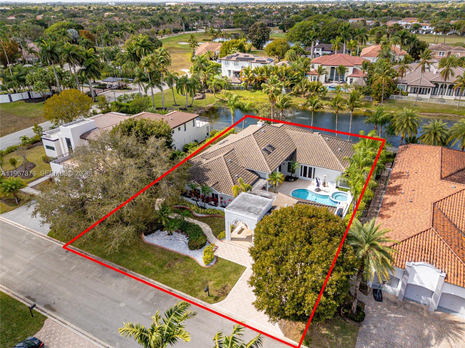 622 E Enclave Cir E Pembroke Pines, FL 33027