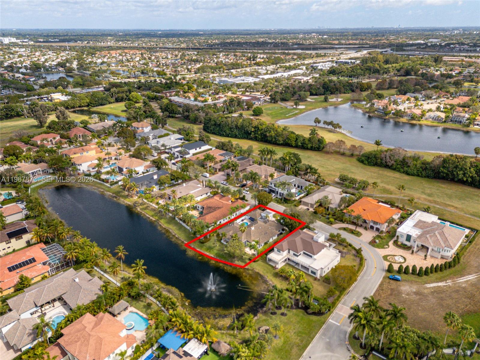 622 E Enclave Cir E Pembroke Pines, FL 33027