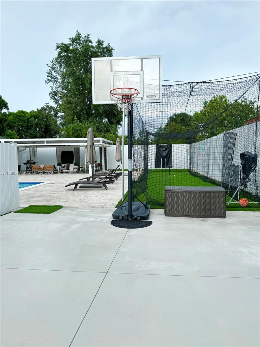 2121 SW 61st Ave Miami, FL 33155