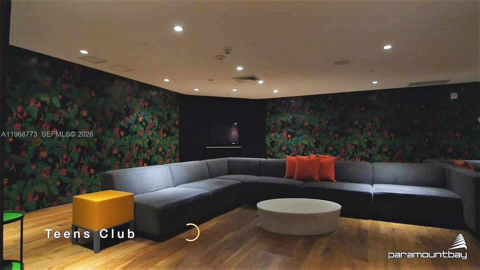 image Paramount Bay58