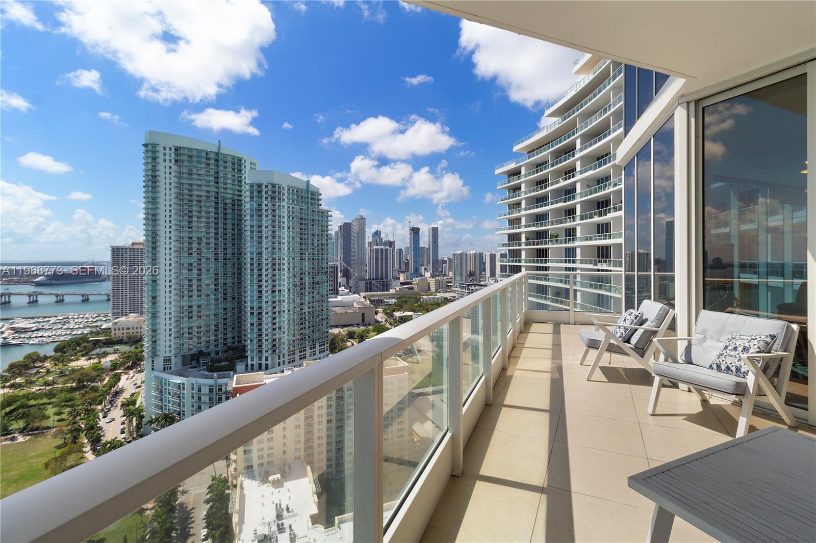 image Paramount Bay66