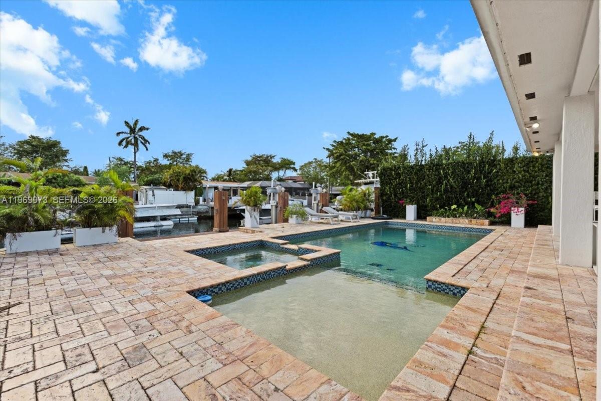 12930 Oleander Rd North Miami, FL 33181