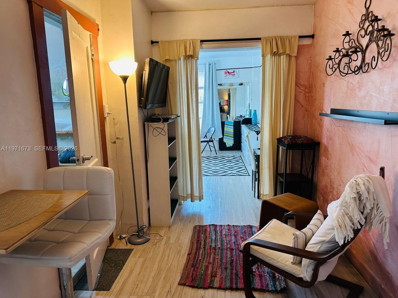 428 SW 9th St #15 Miami, FL 33130