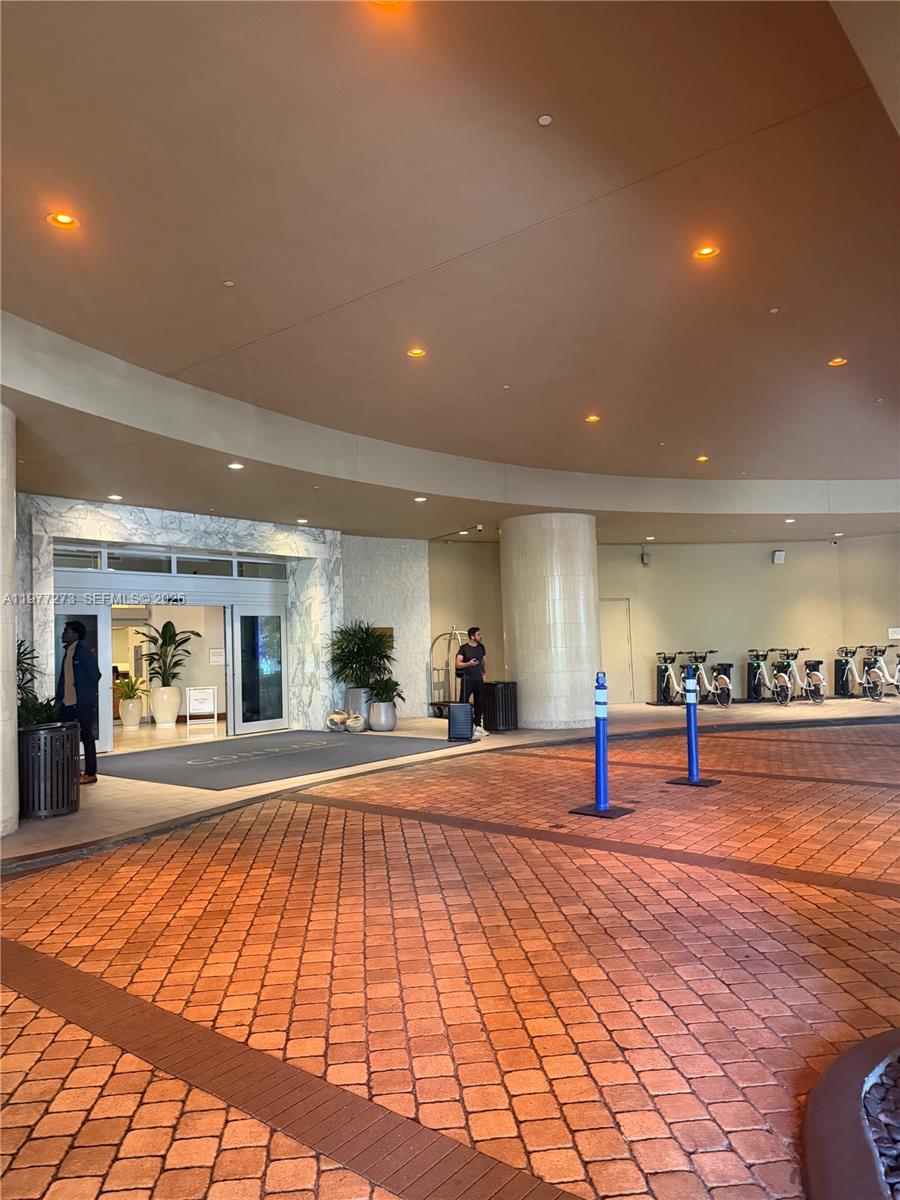 551 N Fort Lauderdale Bch Blvd #R1810 Fort Lauderdale, FL 33304